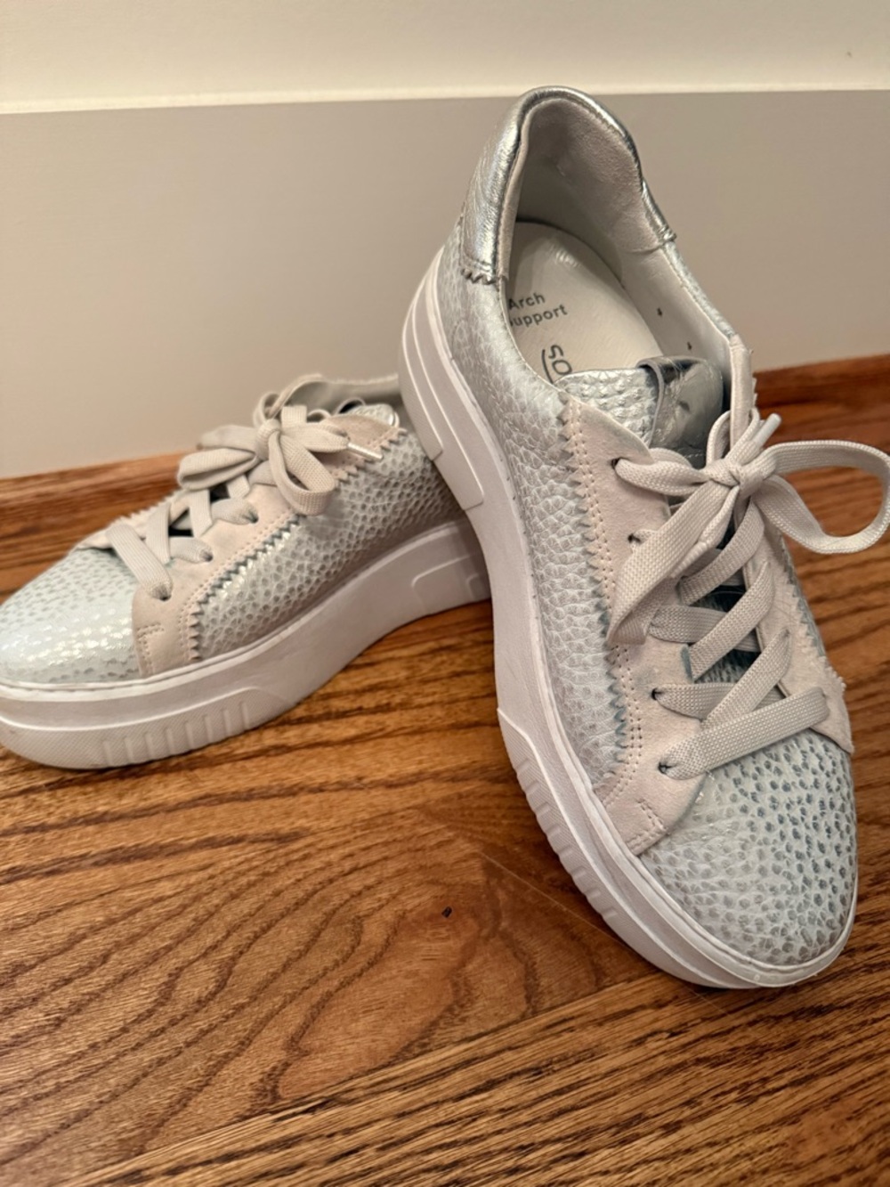 Softwaves Women's Silver Metallic Platform Lace-Up Sneakers